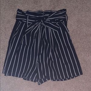 L.A. hearts navy and white flowy shorts